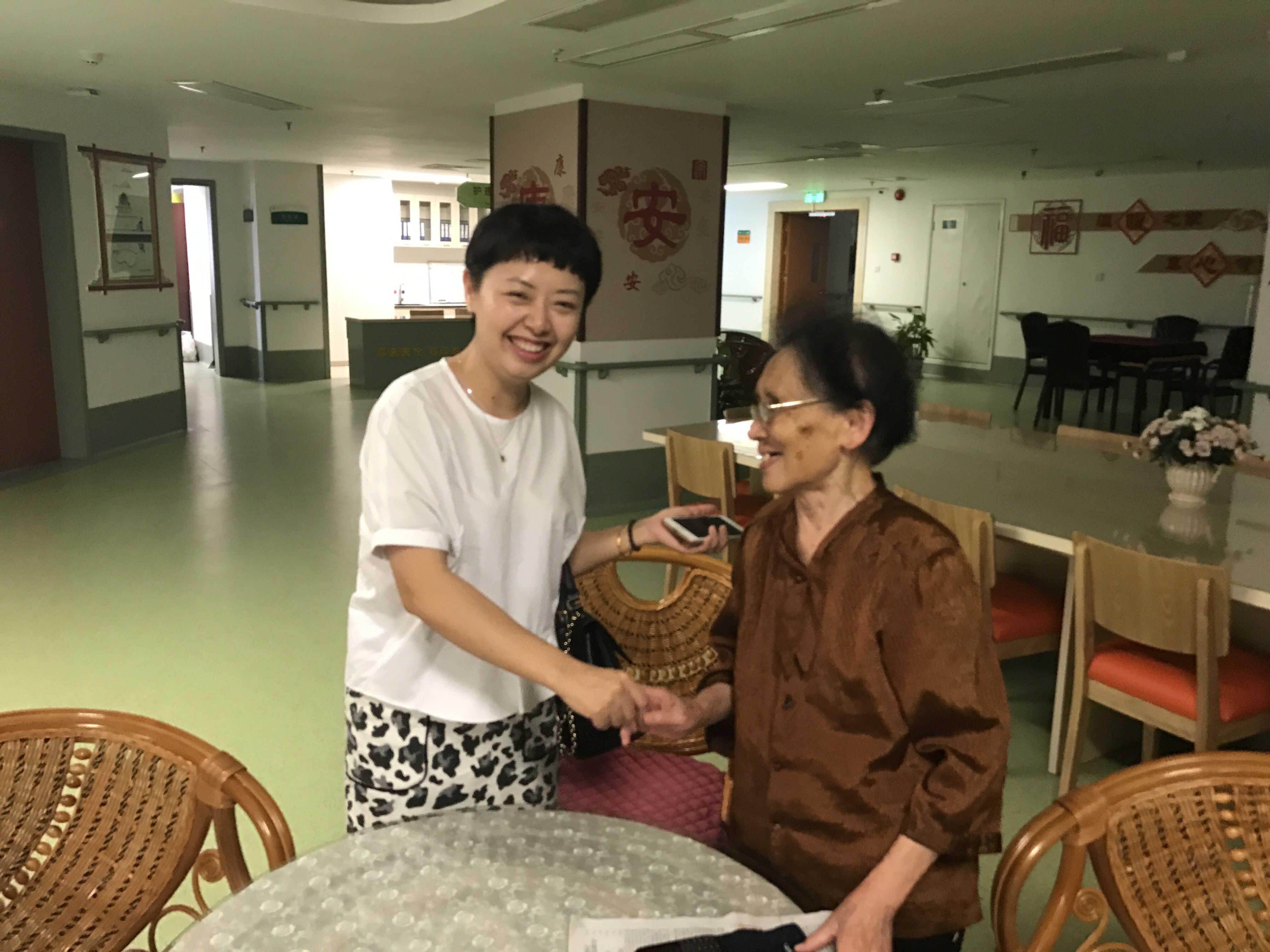 梅护士长.jpg 梅护士长.jpg