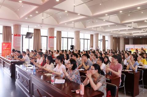 职工.jpg 职工.jpg