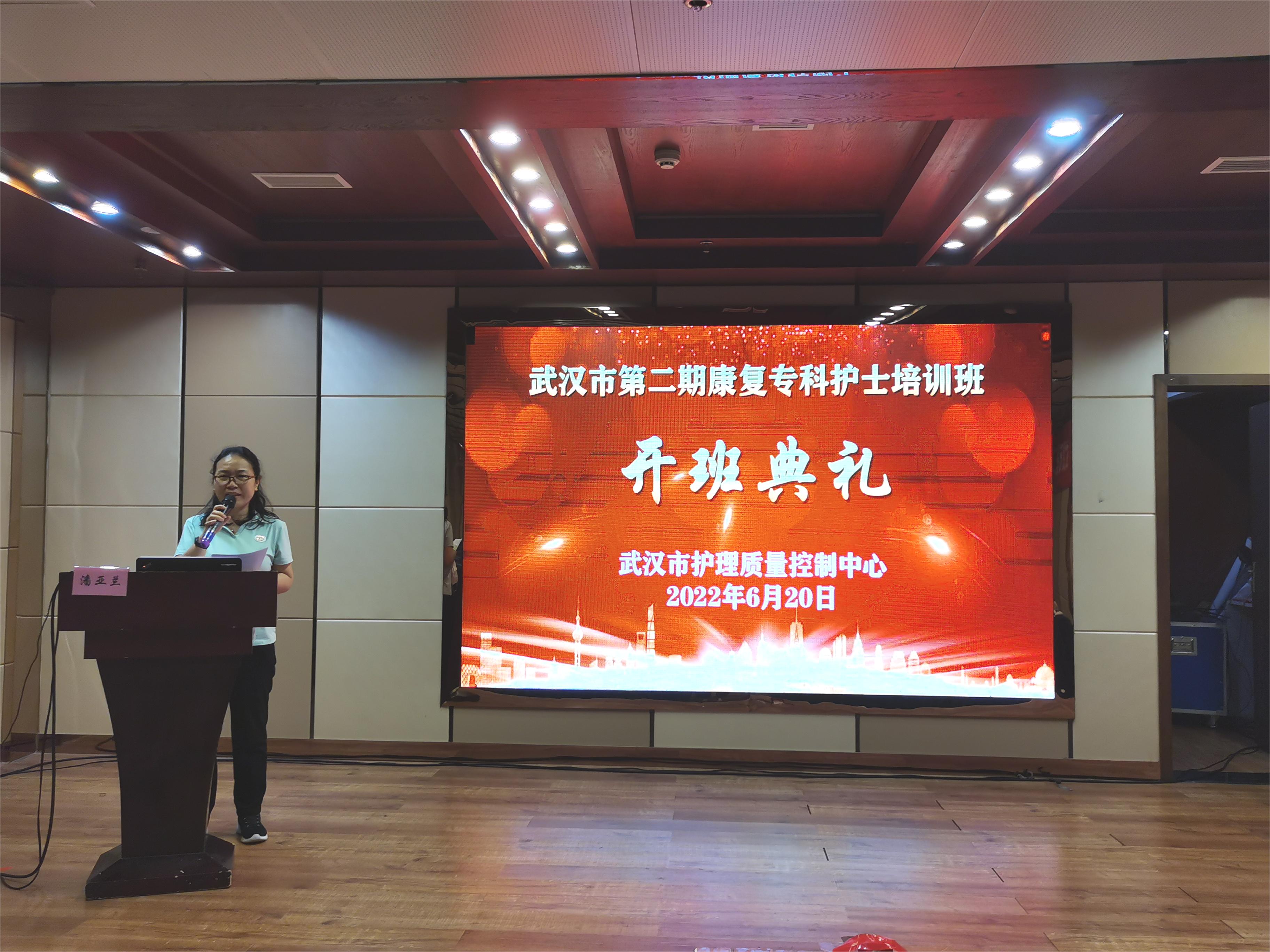 潘老师.jpg 潘老师.jpg